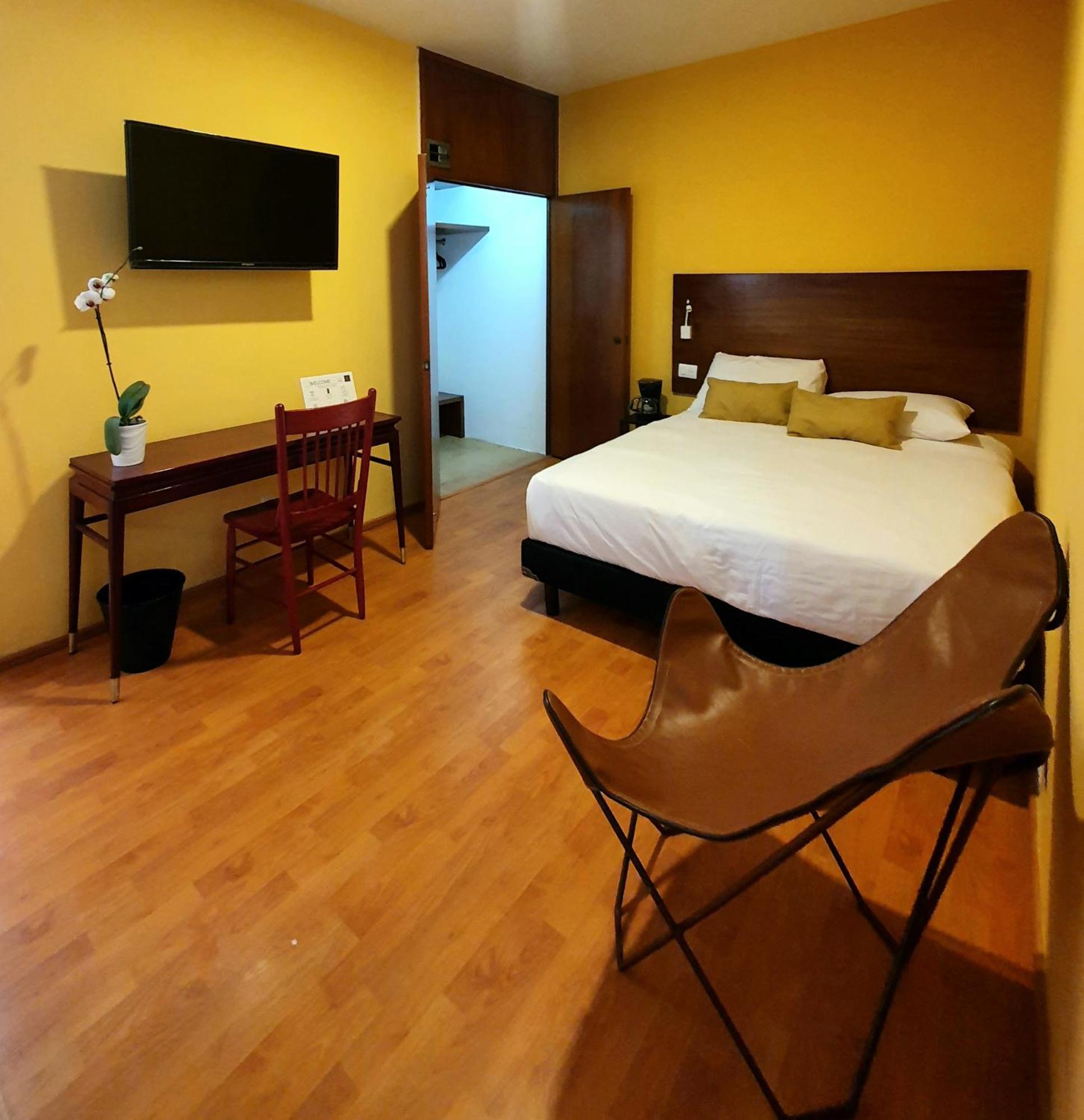 Lindas Suites Eugenio Sue Mexico City Exterior photo